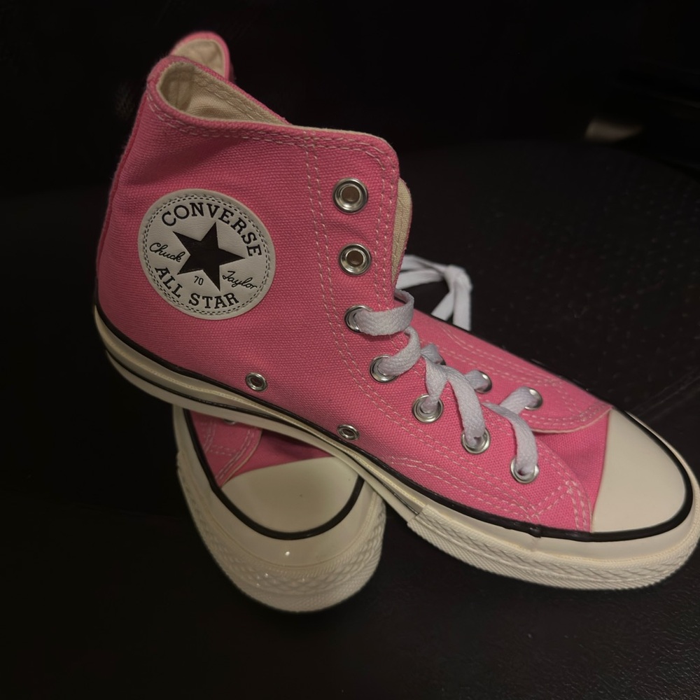 Converse Pink Canvas High-Tops Men’s 4.5 Women’s 6.5 New without box